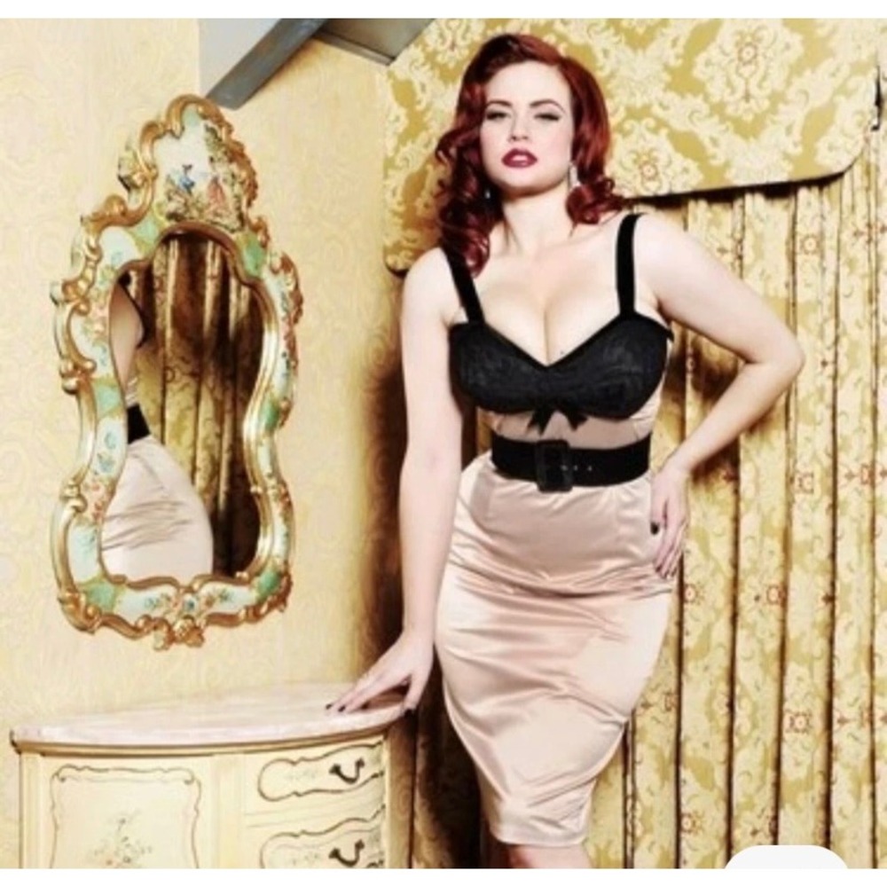 🦄🦄Small Deadly Dames Courtesan Dress beige & black w/belt-Price Firm